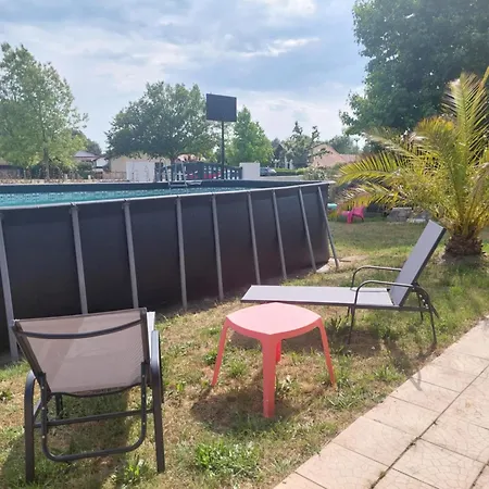 Des Lauriers Roses - Piscine Collective, Spas Et Jardins Prives - 7 Kms De La De Lespecier